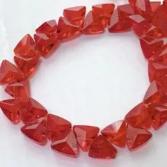 bk407/new！ガラスビーズ◇多面カット　レッド　三角形トライアングル　1連