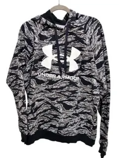 美品 UNDER ARMOUR カモフラ　ビッグロゴ パーカー プルオーバー