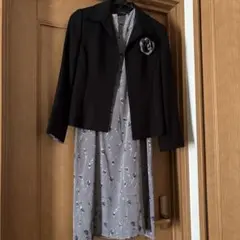 黒ジャケットと花柄ドレスセット