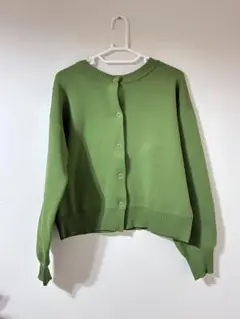 グリーン ボタン付きカーディガン