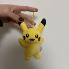 ピカチュウ ぬいぐるみ ストラップ付き