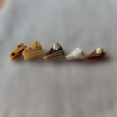 ミニチュアケーキ５個　手作り　　　ドールハウス