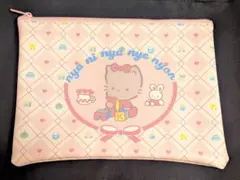 新品未使用　ニャニィニュニェニョン　フラットポーチ