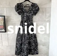 スナイデル snidel 黒 ワンピース ドット 花柄 Vネック パフスリーブ