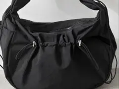 ボンモマン　ブラック ショルダーバッグ