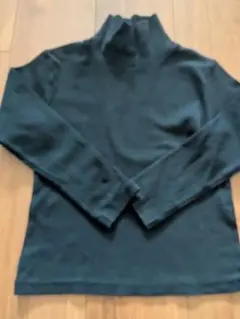 ユニクロのタートルカットソー黒 １２０cm BK2