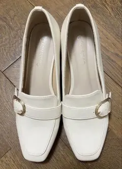 【値下げ】ホワイト スクエアトゥパンプス Mサイズ【美品】