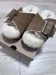 な*る様 ☆新品☆ UGG もこもこサンダル フラッフ 茶色 サイズ7 24cm