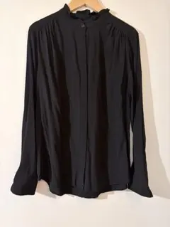 ユニクロ　フリルブラウス