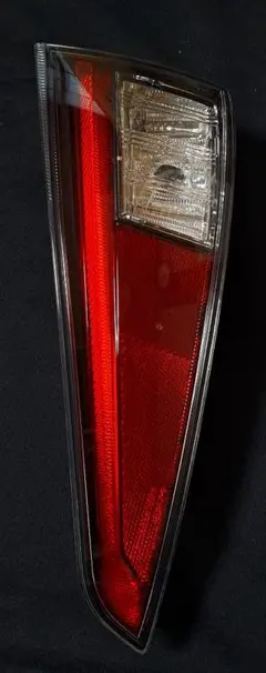 B*r様 TOYOTA 純正 前期トヨタ プリウス ZVW50系 右側テールランのサムネイル