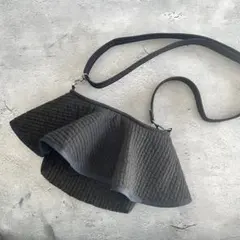 フレアフリル付きショルダーバッグ　ヌビバッグ　ブラック　ハンドメイド