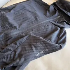 SALOMON ESSENTIAL LIGHTWARM （フード付）　ブラック
