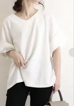 新品未使用　Sawa a la mode サワアラモード Vネック カットソーのサムネイル