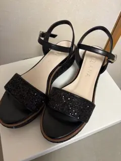 ⭐️DIANA グリッター 厚底サンダル ブラック　新品未使用のサムネイル