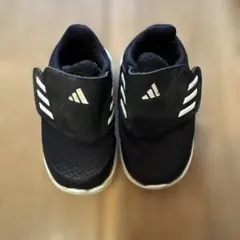 adidas 黒 マジックテープ スニーカー　13㎝　キッズスニーカー