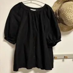 UNIQLO黒ブラウス