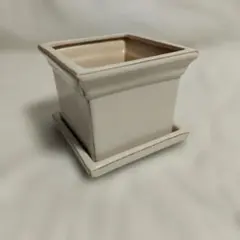 クリーム色 四角形 花器 受け皿付き　底穴あり