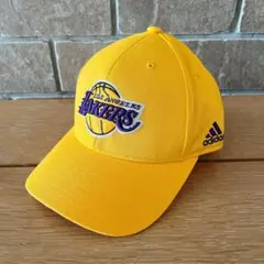 新品　adidas ロサンゼルス　レイカーズ キャップ