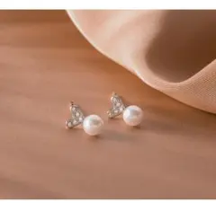 ハート✨ ピアス パール シルバー 小ぶり シンプル 韓国 キラキラ 清楚 上品