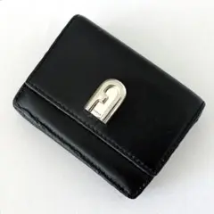 FURLA アーチロゴ 三つ折り レザーミニ財布 黒のサムネイル