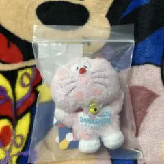 100%ドラえもん ぬいぐるみキーホルダー 雪だるま 台湾限定 - メルカリ