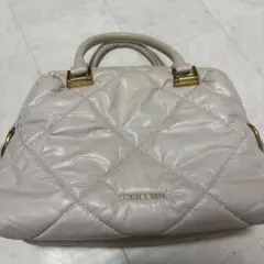 CHARLES & KEITH（チャールズ＆キース）のキルティングバッグです。