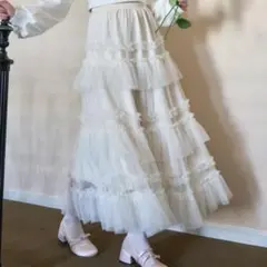 【美品】Lovilyn ティアードチュールスカート　ホワイト　フリーサイズ　人気
