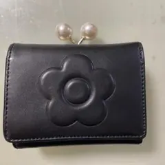 マリークワント　エンボスデイジーパール ミニウォレット