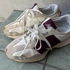 New Balance 327ホワイト/バーガンディ