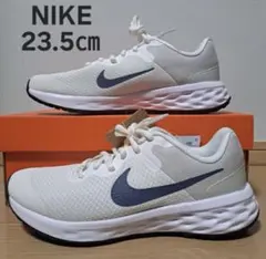 8107【新品】箱なし 23.5 ㎝ ナイキ レボリューション6　クリーム