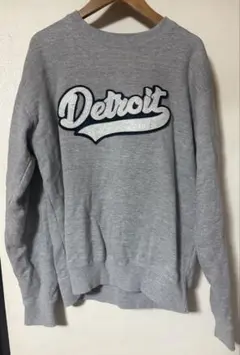 グレーのスウェット