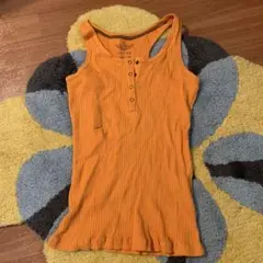 オレンジ タンクトップ
