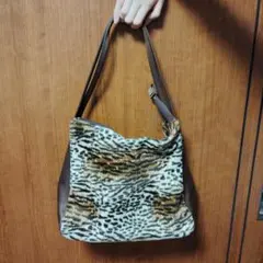 チーター柄　軽量　多ポケット　ショルダーハンドバック