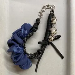 パラコード　リボン　ビーズ　ストラップ　チャーム　黒　青　シルバー