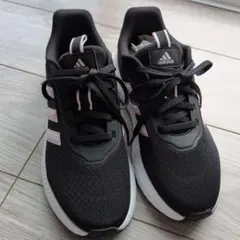 adidas スニーカー ブラック ピンクのサムネイル
