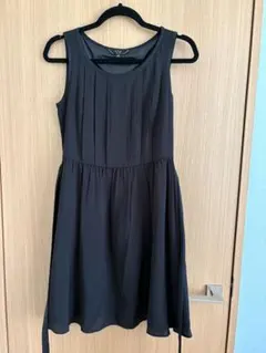 黒のノースリーブひざ丈ワンピース　フォーマル　セレモニー