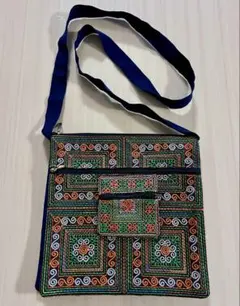 【値下げ】カラフル刺繍ショルダーバッグ・サコッシュ