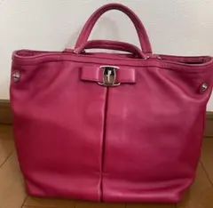 Ferragamo フェラガモ　VARA バッグ　ピンク