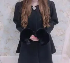 ファー付き黒ロングコート evelyn