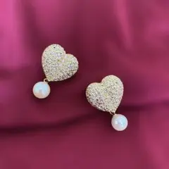 ハート イヤリング ゴールド パール 揺れる スワロフスキー大ぶり 上品 結婚式