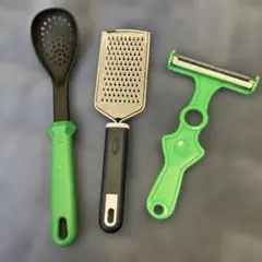 キッチンツール3点セット⭐︎ チーズ削り器&ののじキャベツピーラー&穴あきスプーンのサムネイル