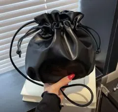 【【 新品未使用 月末セール 】】巾着バッグ　ショルダーバッグ　ブラック