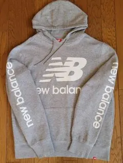 【美品】New Balance パーカー L