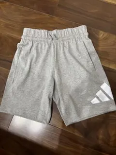 新品未使用⭐︎adidas グレー ハーフパンツ 130cm