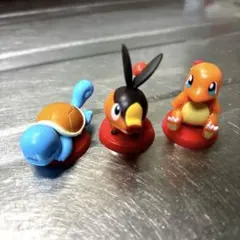 ポケモンチョコエッグ　ゼニガメとヒトカゲ2体+ポカブ1体おまけ。