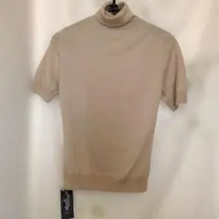 「新品」ROPE タートルネック 半袖ニット 明るいベージュ(シャンパン色) M