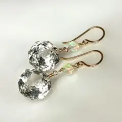 k18カット細工クォーツピアス 揺れるモチーフ 存在感◎ フックタイプ 