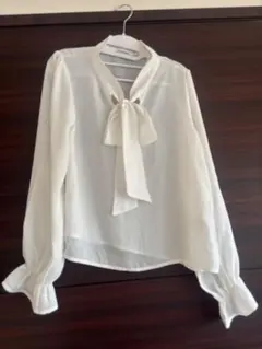 INGNI リボン付きホワイトブラウス