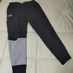 アンダーアーマー　男の子160cmズボン　黒＆グレー