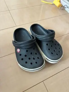 crocs ブラック サンダル　19.5センチ